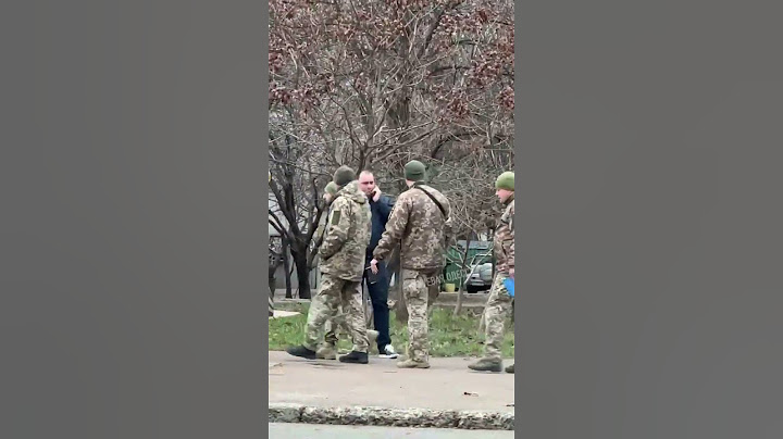 На Украине повестки раздают прямо на улице😲 #shorts #ukraine