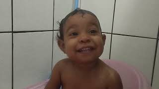 Sofia Tomando Banho