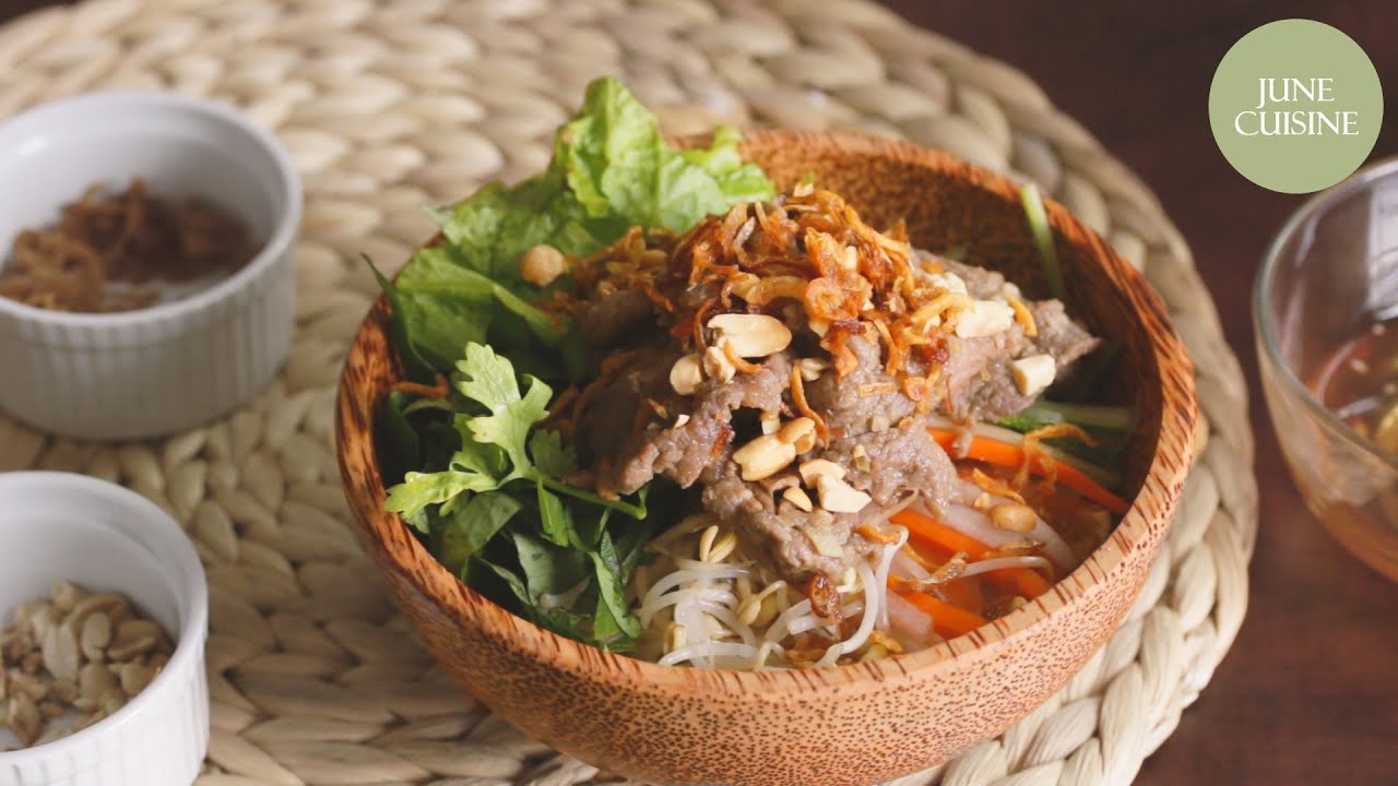 My Vietnamese sauteéd beef rice noodle recipe :D (Bún bò xào Nam Bộ)