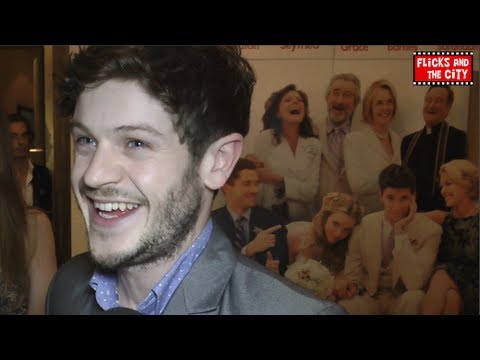 Video: Iwan Rheon netto waarde: Wiki, Getroud, Familie, Trou, Salaris, Broers en susters