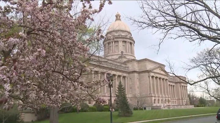 State lawmakers race against clock to negotiate budget deal (six p.m. report)