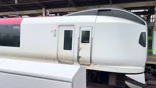 E259系Ne018編成+E259系Ne005編成が稲毛駅3番線を通過するシーン (2025.5.16.12:22)