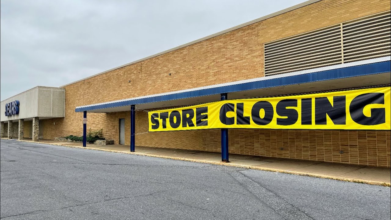 Liquidation at a 61 year old Sears at the Colonial Park Mall