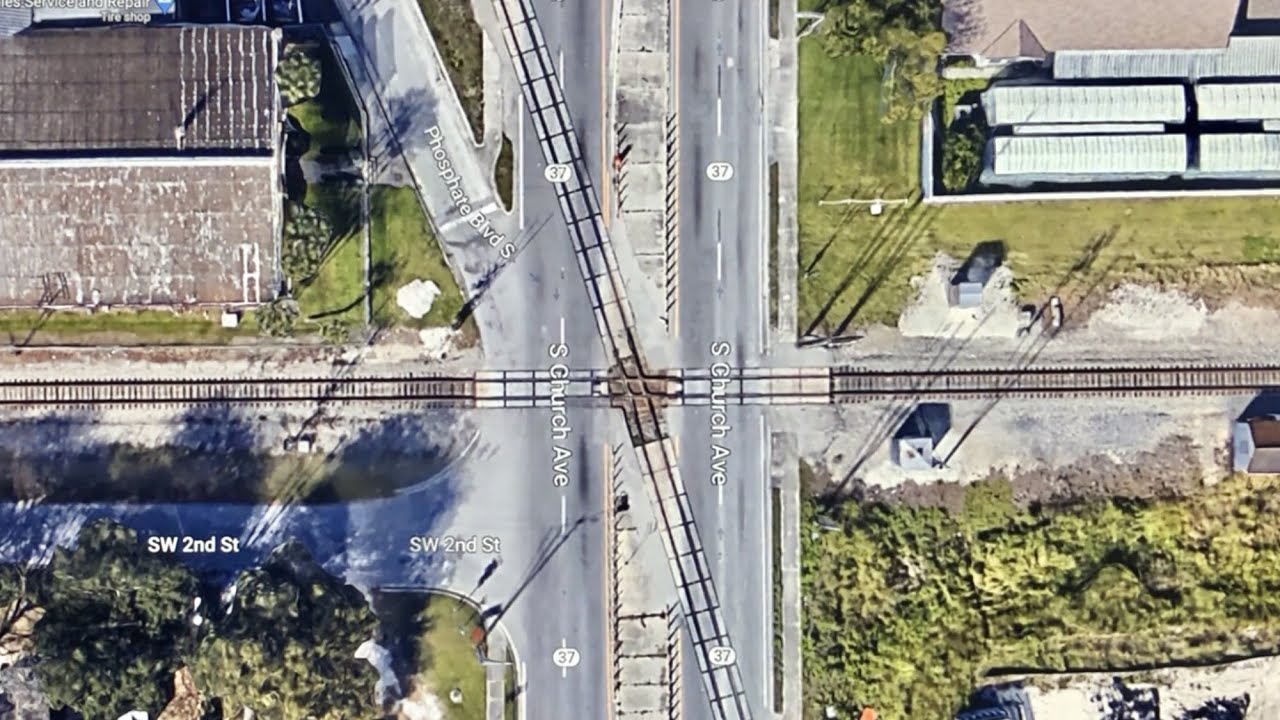 Railroad Diamond In Middle Of 4 Lane Highway, Phosphate Train Knocks Down The Signal! Amtrak Florida