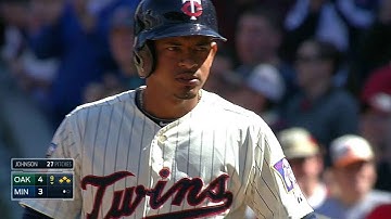 OAK@MIN: Escobar hits an RBI single to left