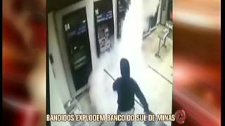 Vídeo: ladrões explodem caixas eletrônicos no sul de Minas