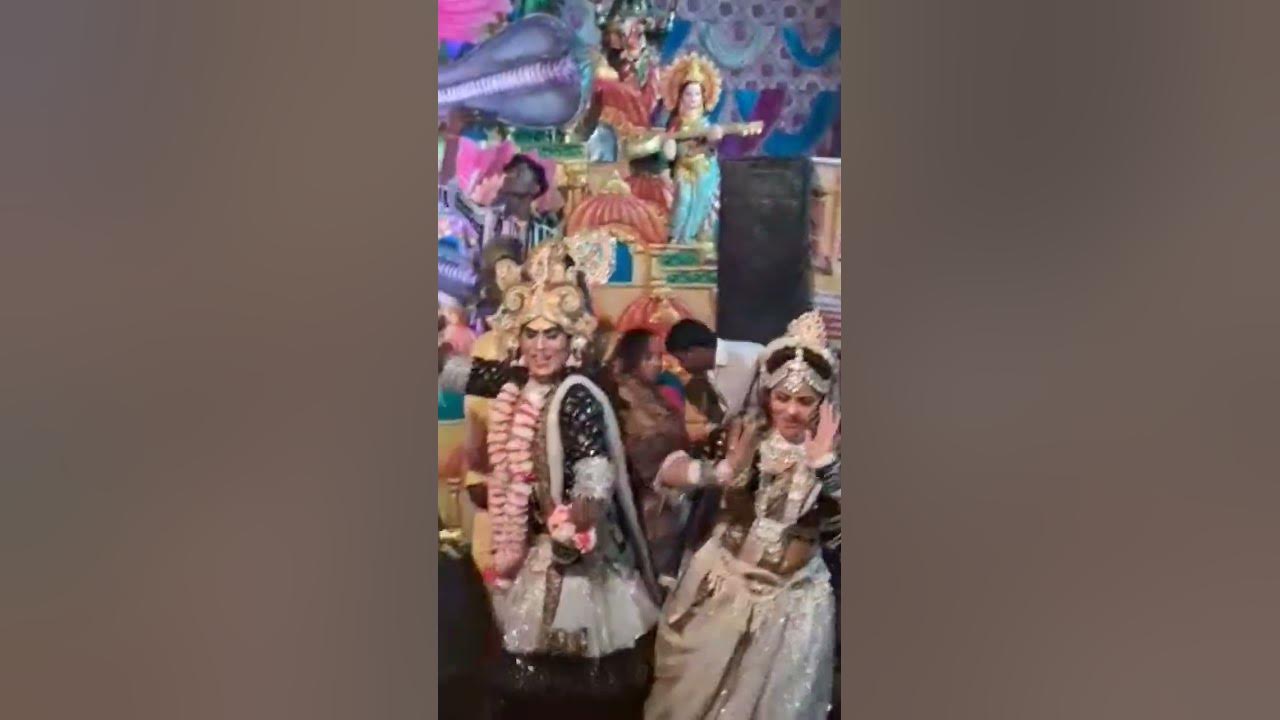 holi khelte huye photo dikhai diye