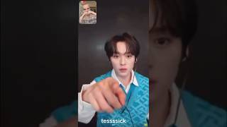 Lee Know Being Shocked By A Fan On Fancall He Is The Cutest Cat 