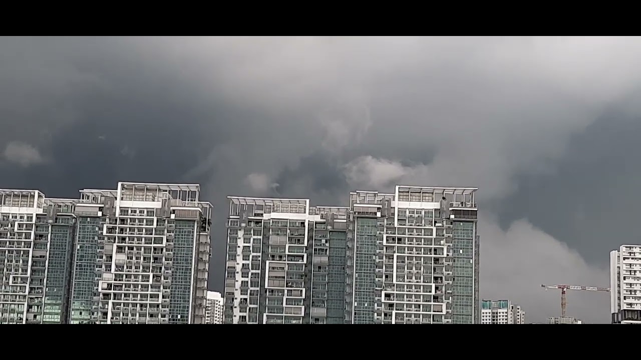 Clouds are moving going to be heavy rain - YouTube