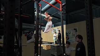 Wow, that girl is so cool!#reation #fyp #calisthenics #girls#gymfunny #foryourpage #gymfails