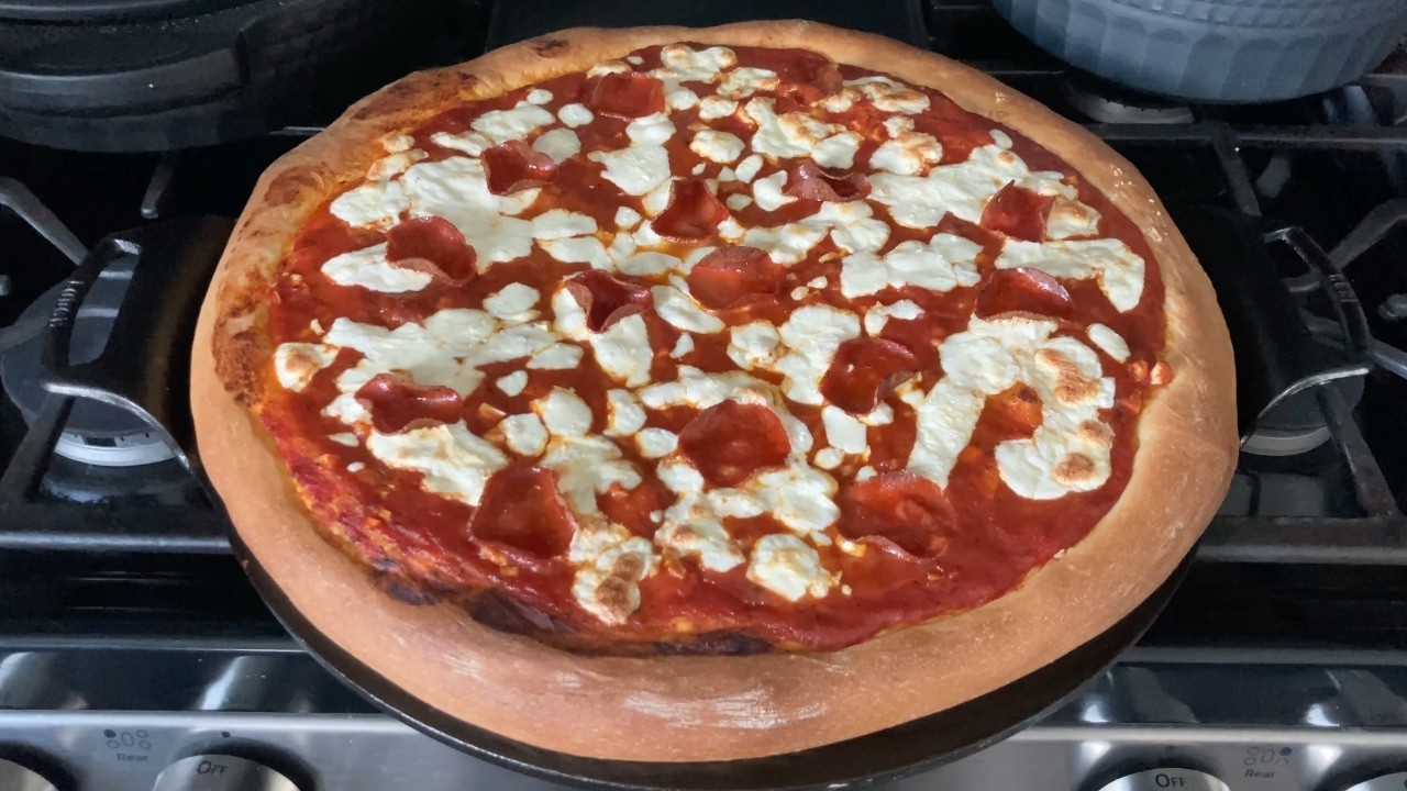 😋🍕 Потрясающая пицца — используйте чугунную сковороду для пиццы Lodge, чтобы сделать пиццу более ...