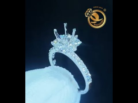 Nhẫn nữ đính Kim Cương tự nhiên tròn phối PRINCESS sắc nét