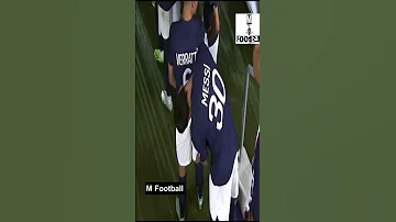 ماذا يفعل ميسي مع مؤخرة فيراتي 