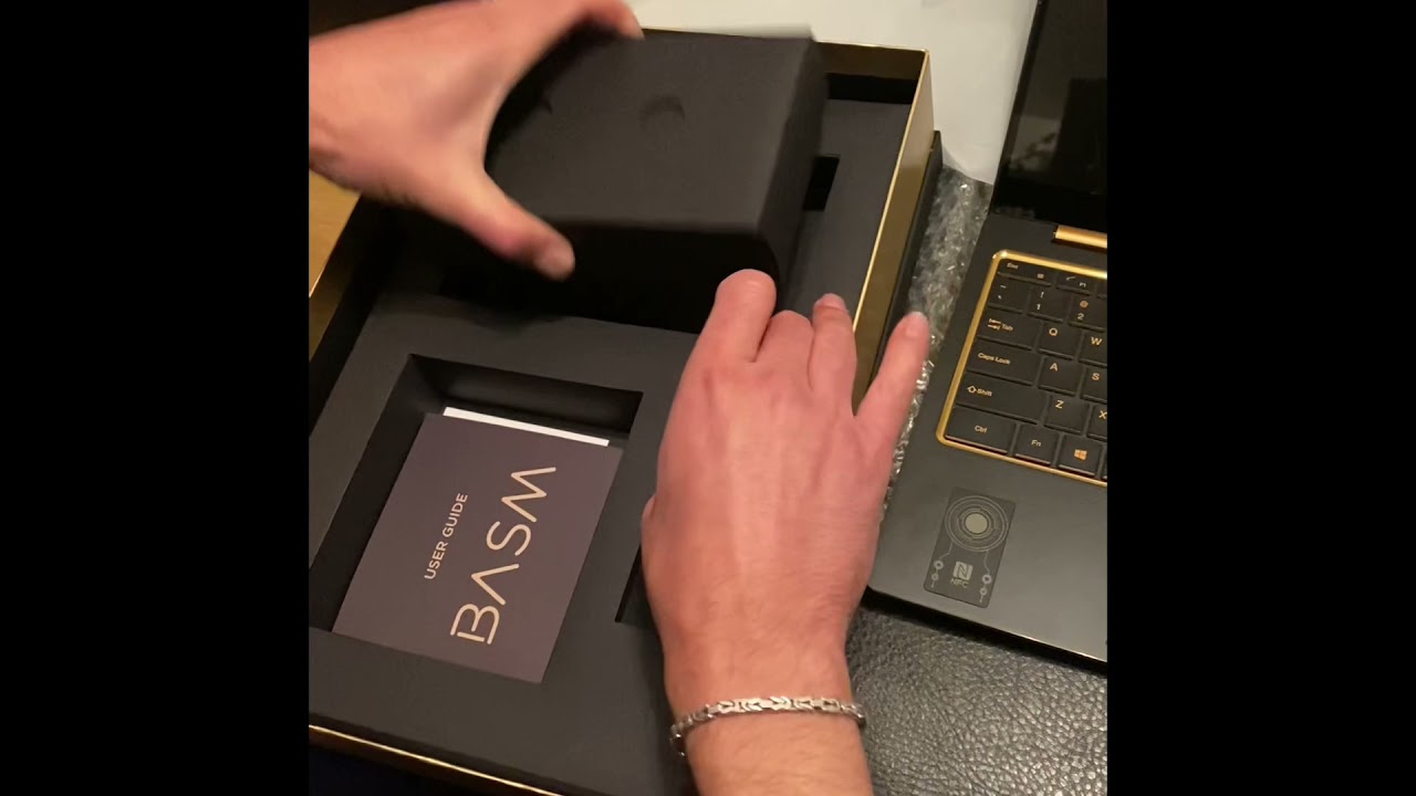 Unboxing Basm der erste verschlüsselte Blockchain Laptop Weltweit ! -  YouTube