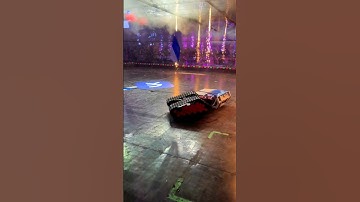 Caterpillar and circular vs. planer - who will win? #robots #battle #battleofrobots #shorts