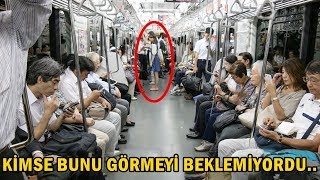 Bu Kız Koltuğunu Yaşlı Bir Adama Verdi, Dakikalar Sonra Kimsenin Beklemediği Bir Şey Yaptı.