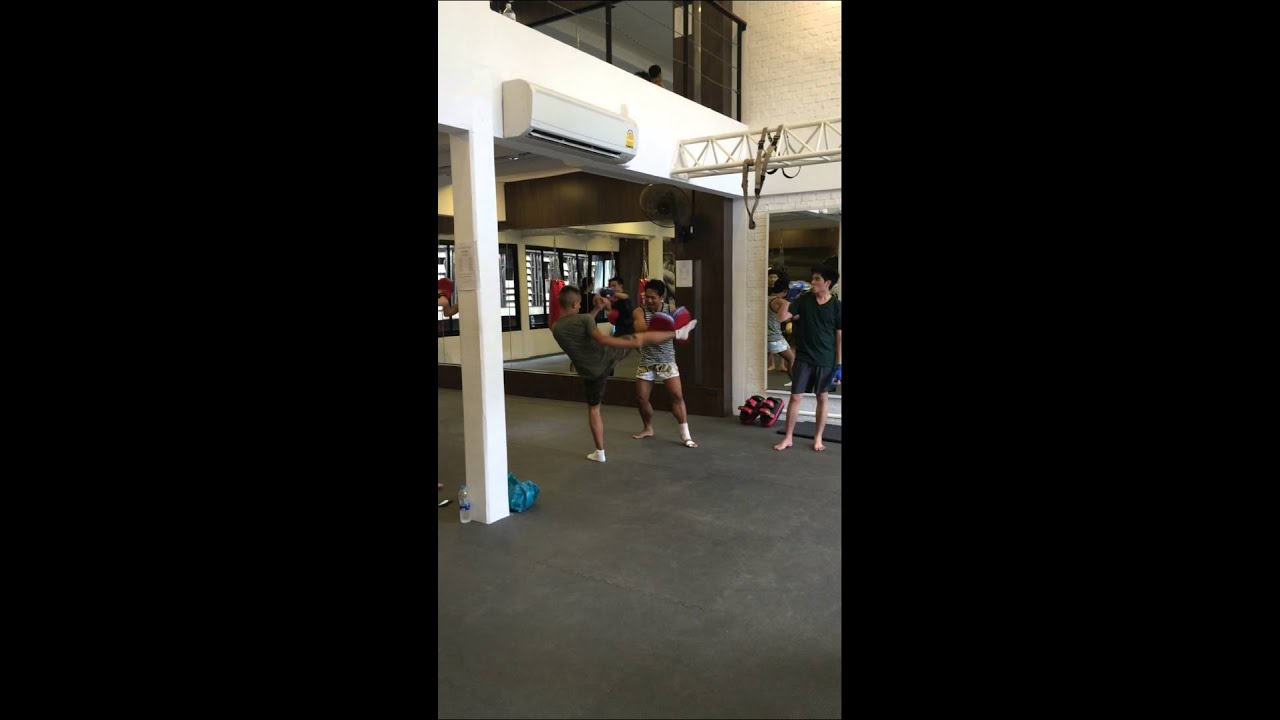 Cefores Ibai Castro , Entrenando Muay Thay . En Thailandia. Ánimo !!!  IBAI !!! Te desea tu Padre .
