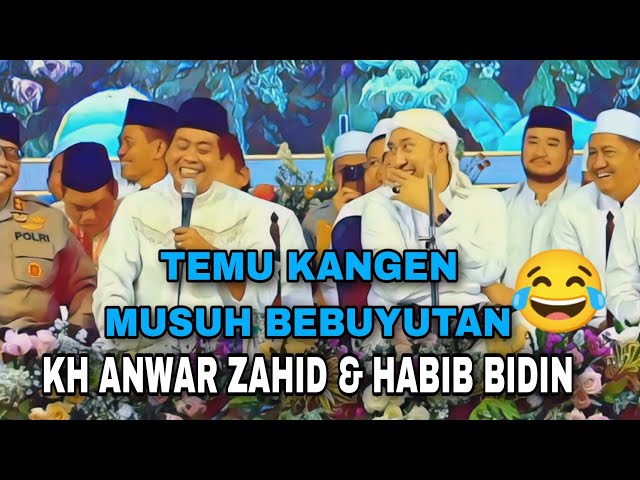 KH Anwar Zahid & Habib Bidin di Alun Alun Kudus//Azzahir_Kudus Bersholawat class=