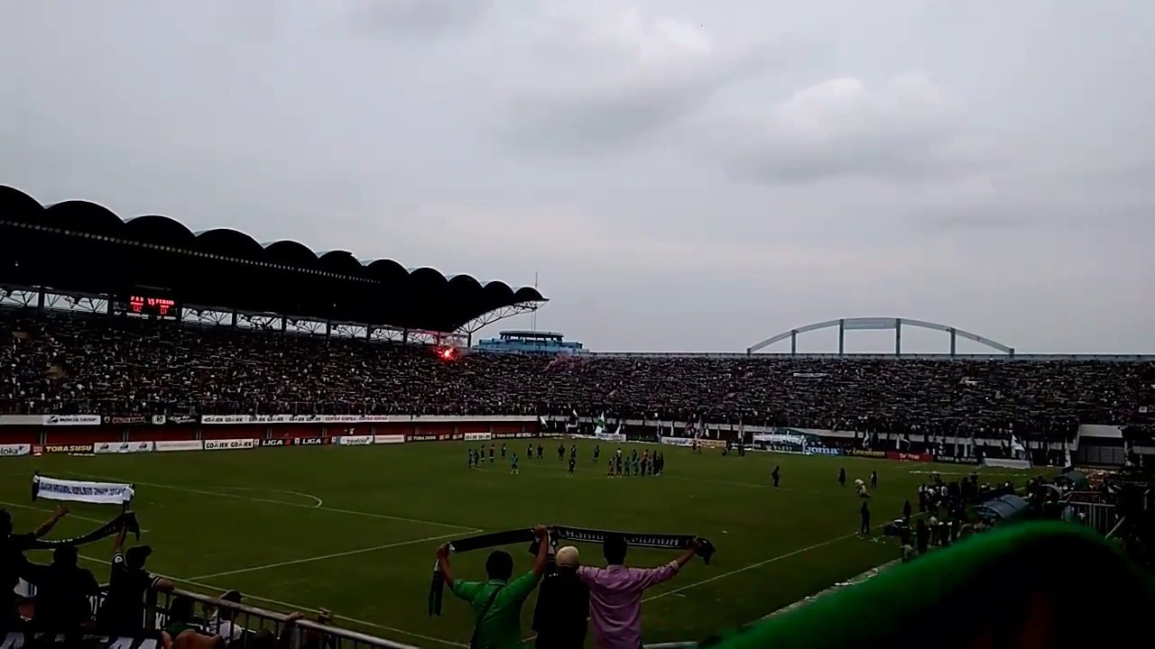 Kesedihan Sleman Fans Menyanyikan Anthem PSS Sleman Di laga terakhir - YouTube