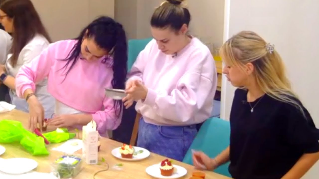 Fetele fac prăjituri ❌ 