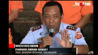 Download lagu VIDEO Detik Detik EVAKUASI Jenazah PRAMUGARI AIR ASIA QZ 8501 EKSLUSIF TV ONE