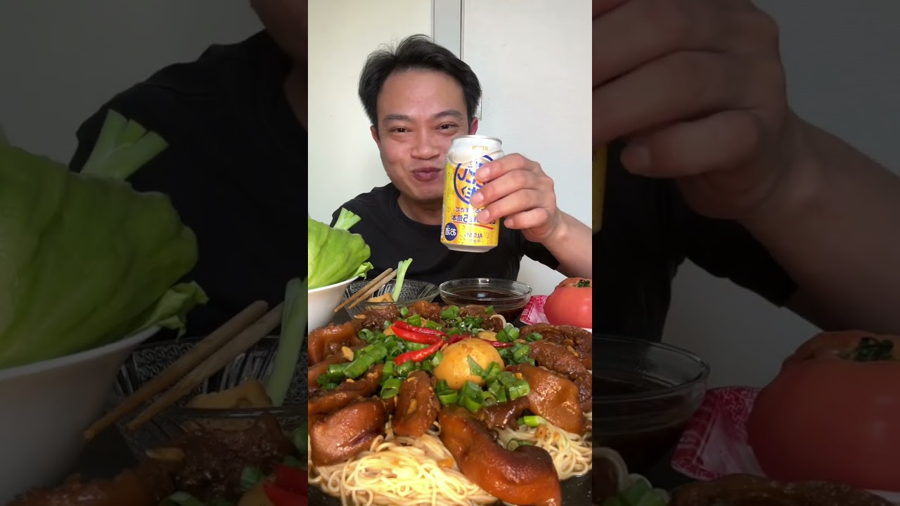 Mukbang bún thập cẩm