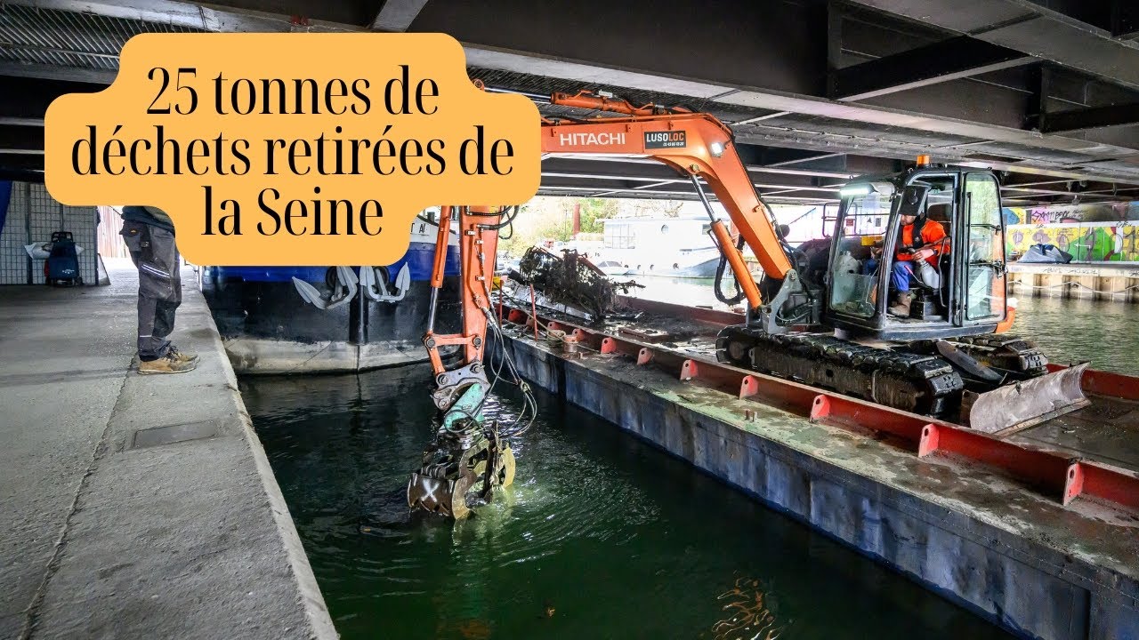 Opération nettoyage dans un bras mort de la Seine à Issy