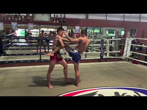 Muay Thai Sweep - Catch the Knee and sweep.