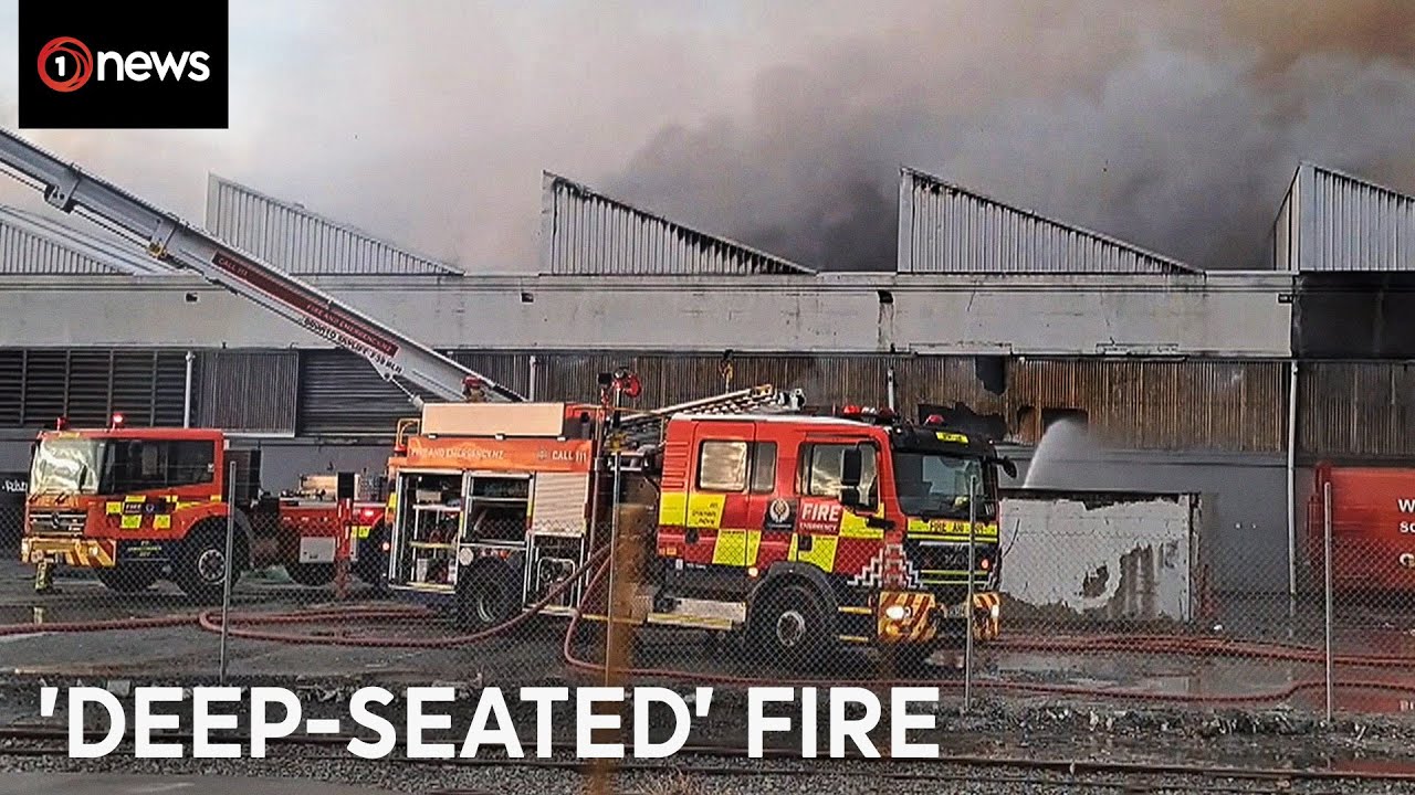 Christchurch blaze hospitalises firefighter, sparks warning for residents | 1News on TVNZ+