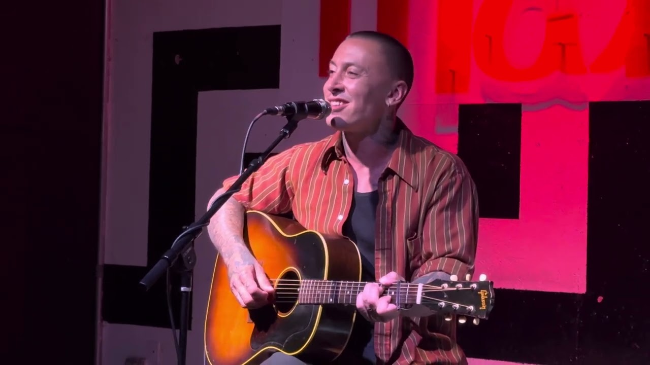 “Ohio” (Damien Jurado cover) Noah Gundersen live at Mahall's 20 Lanes, Lakewood, Ohio 6/7/2024