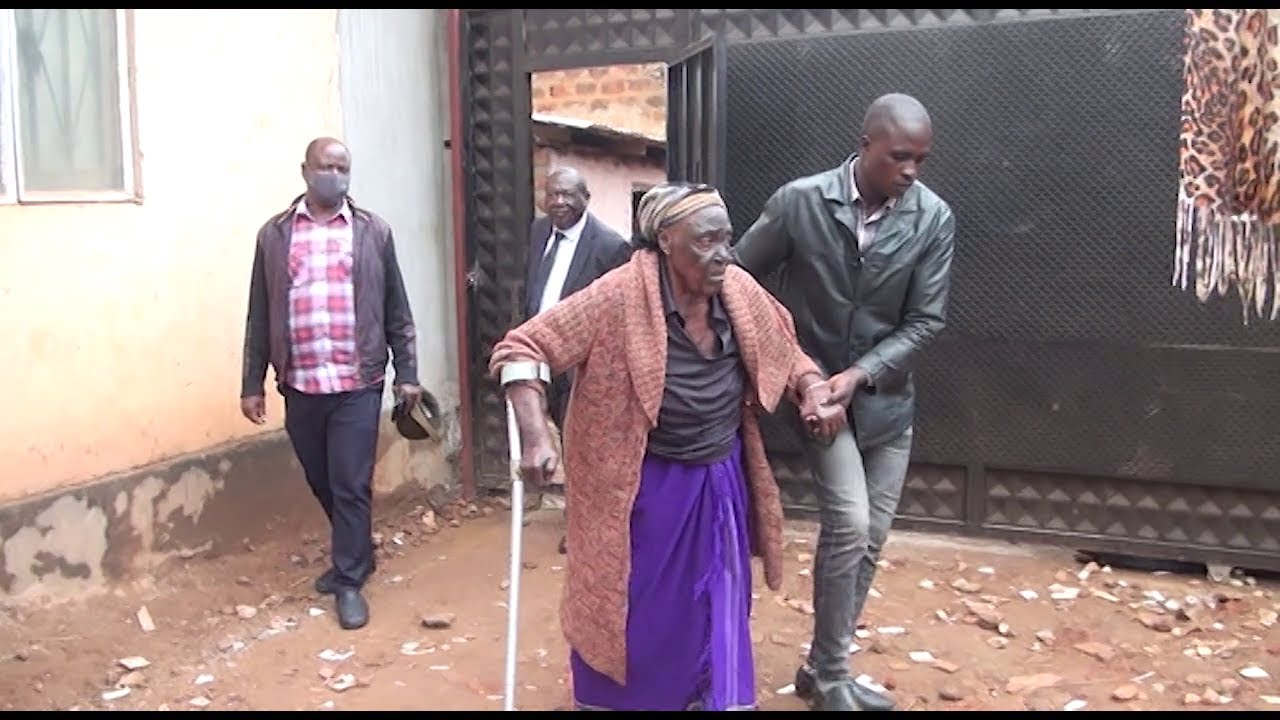 Agataliikonfuufu MIN. MAYANJA AYINGIDDE MU NSONGA Z’OMUKADDE ALUMIRIZA OMUGAGGA OKWEZZA AMAKAAGE