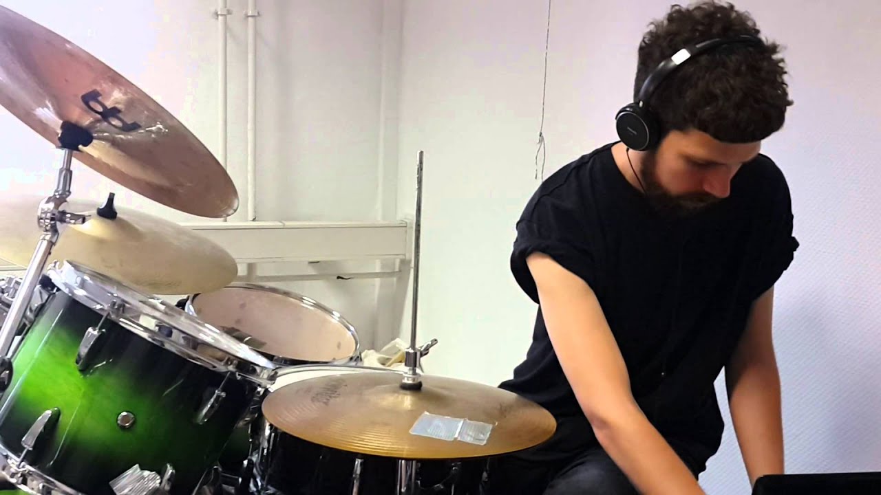 Dela Botri live in Germany