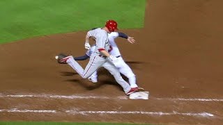 PHI@ATL: Asche's single stands after review