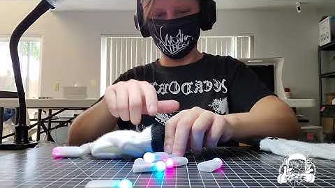 Building an LED light gloveset [Throwlights.com]