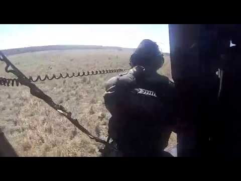 Falcão 02 da PM de Goiás abordando avião com drogas