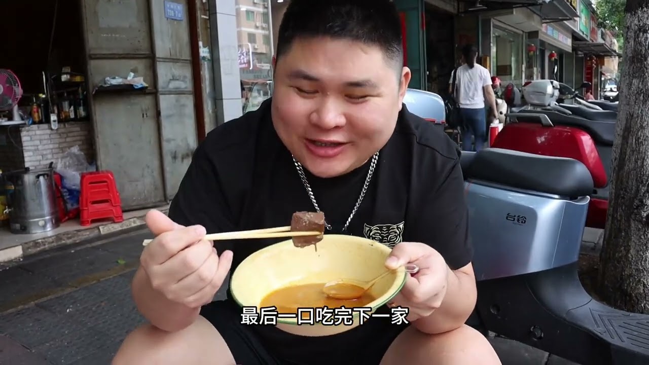 大胖走街串巷，寻找厦门地道三十年美食！沙茶面，海蛎炸，姜母鸭#地方美食 #沙茶面 #美食测评