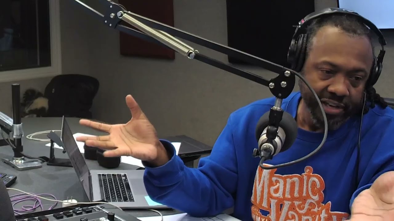 Они встречаются уже 8 месяцев, он одолжил ей 1000 долларов, и она их так и не вернула.