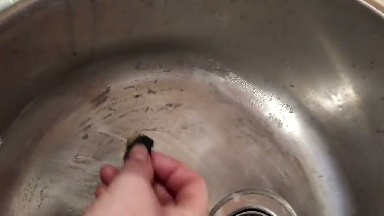Quitar MANCHAS DE SALFUMÁN en FREGADERO de aluminio.(2) - YouTube