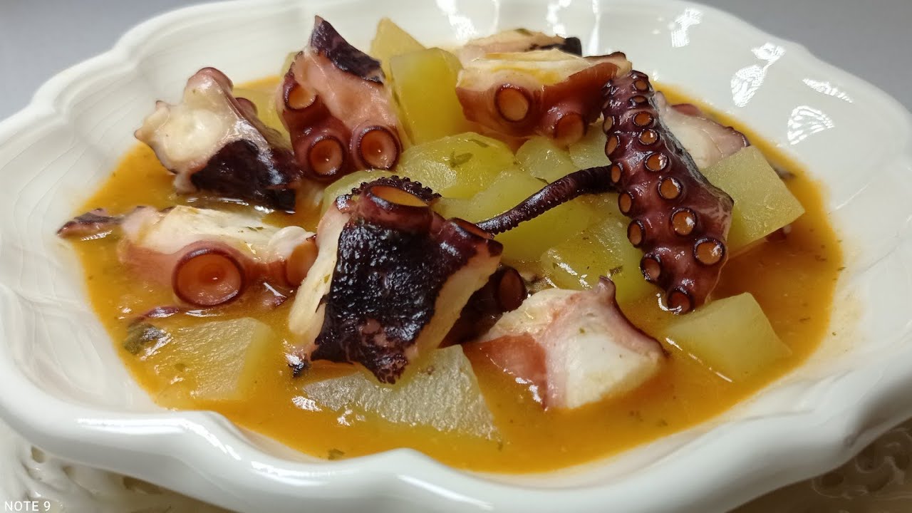 Тушеный осьминог с картофелем