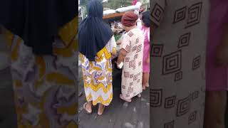 satu rasa cinta _ibu ibu yang sedang belanja sayuran satu rasa cinta _ibu ibu yang sedang belanja sayuran