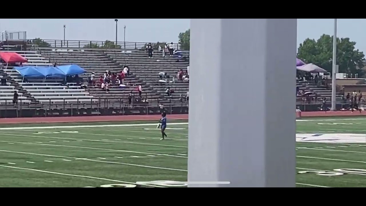 Donovan Simmons AP Ranch 200m Track and Field - YouTube