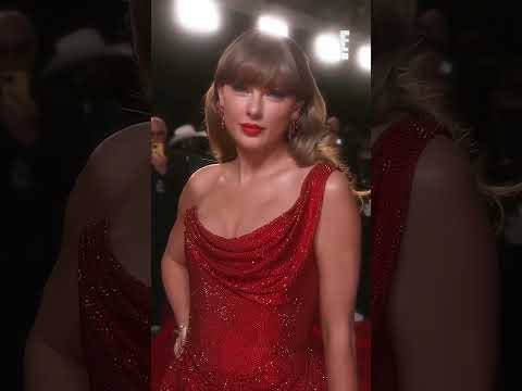 Taylor Swift glambot at the 67th Annual Grammy Awards #taylorswift #grammys