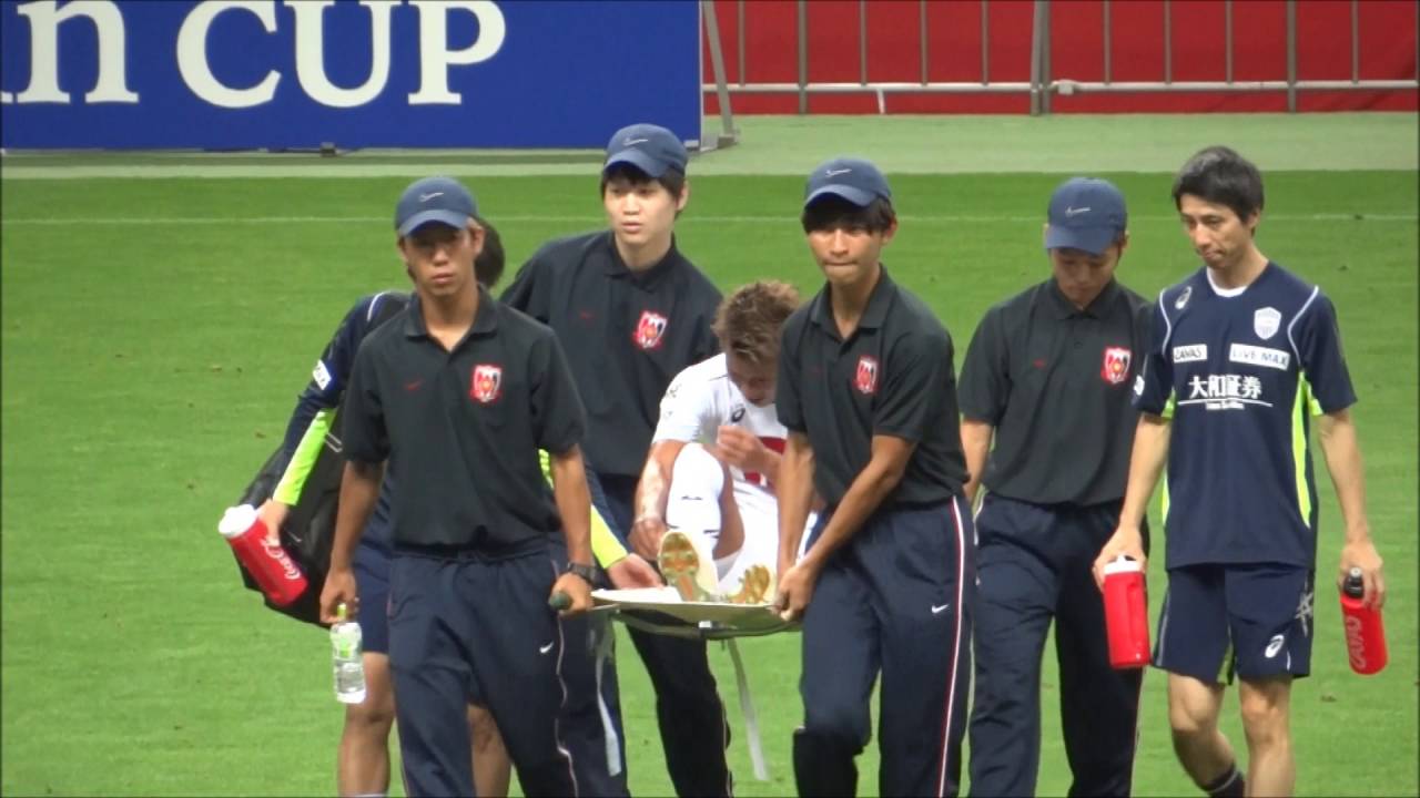 小川慶治朗負傷 浦和レッズvsヴィッセル神戸 ルヴァンカップ準々決勝第2戦16 Youtube 小川慶治朗負傷 浦和レッズvsヴィッセル神戸 ルヴァンカップ準々決勝第2戦16 Youtube