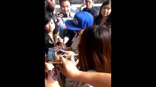 130727 SNSD, Girls' Generation Sunny at LAX (1)