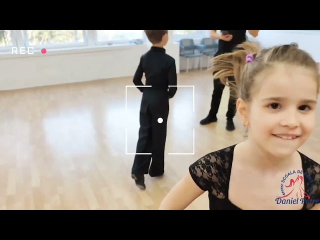 Dans, munca si multa distractie in timpul orelor de dans!