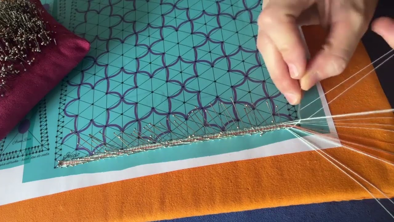 Realizacion esquina cuadrada de la cartera de mano  encaje de bolillos Raquel M. Adsuar Bolillotuber