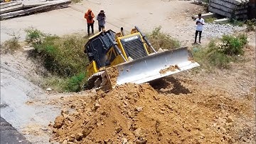 First start opening new Project! with the best operator skill use Dozer SHANTUI Push soil clear land