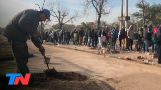 Dos kilómetros de cola para conseguir trabajo en un supermercado en Tucumán