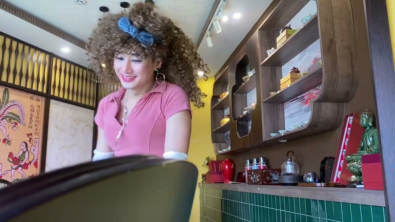 Ca sĩ người mẫu Cindy Thái Tài bất ngờ lì xì Huy 500 ngàn khiến người đời chỉ dạy thả câu hút chích