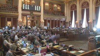 Iowa lawmakers approve education funding